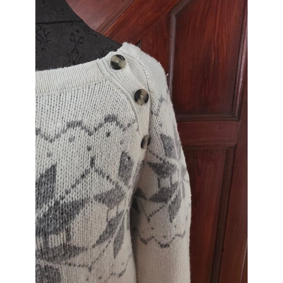 Woolrich White & Gray Nordic Snowflake Sweater Womens M Button Shoulder Knit - Picture 3 of 10